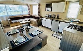 Charming Chamber With Spacious Relaxing Area